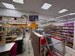 Продуктовый магазинге кыздар керек 