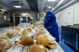 Комплектовщица бортового питания 